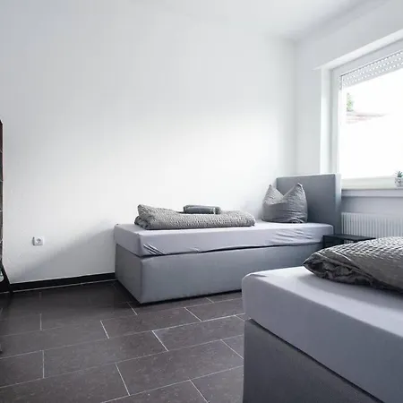 Spacious Worker - 5 Bedrooms - 2 Bathrooms - 10 Single Beds *