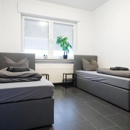 Spacious Worker - 5 Bedrooms - 2 Bathrooms - 10 Single Beds شقة *
