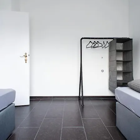 Spacious Worker - 5 Bedrooms - 2 Bathrooms - 10 Single Beds شقة *