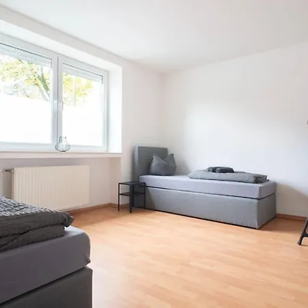 Spacious Worker - 5 Bedrooms - 2 Bathrooms - 10 Single Beds غروناو