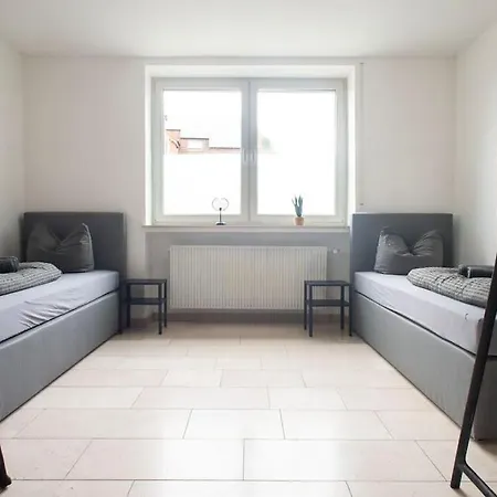 Spacious Worker - 5 Bedrooms - 2 Bathrooms - 10 Single Beds * غروناو