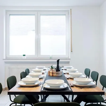Spacious Worker - 5 Bedrooms - 2 Bathrooms - 10 Single Beds شقة *