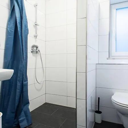 شقة Spacious Worker - 5 Bedrooms - 2 Bathrooms - 10 Single Beds *
