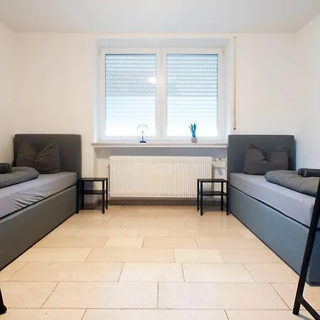 شقة Spacious Worker - 5 Bedrooms - 2 Bathrooms - 10 Single Beds غروناو