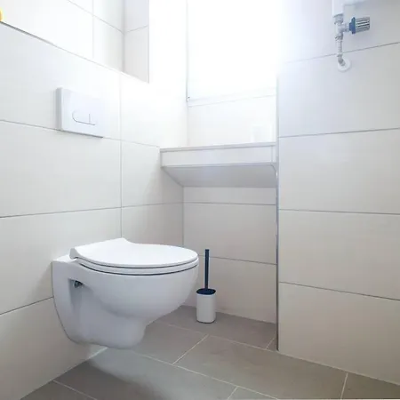 Spacious Worker - 5 Bedrooms - 2 Bathrooms - 10 Single Beds غروناو