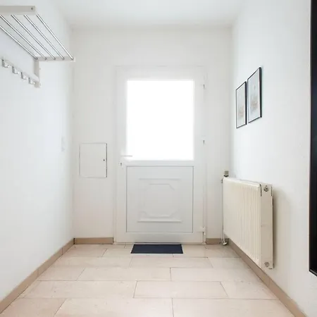 Modernes Grossraeumiges - Zwei Baeder Apartment *