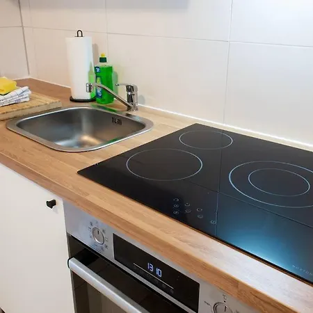 Spacious Worker - 5 Bedrooms - 2 Bathrooms - 10 Single Beds * غروناو