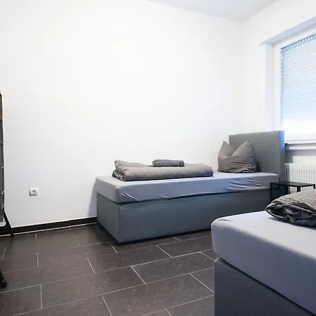 شقة Spacious Worker - 5 Bedrooms - 2 Bathrooms - 10 Single Beds غروناو