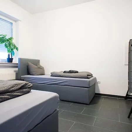 Spacious Worker - 5 Bedrooms - 2 Bathrooms - 10 Single Beds غروناو