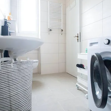 Modernes Grossraeumiges - Zwei Baeder Appartement