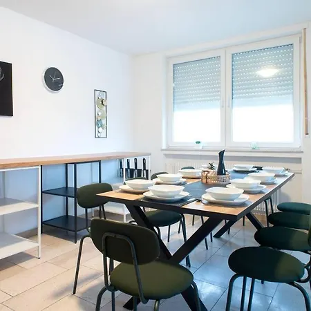 Spacious Worker - 5 Bedrooms - 2 Bathrooms - 10 Single Beds
