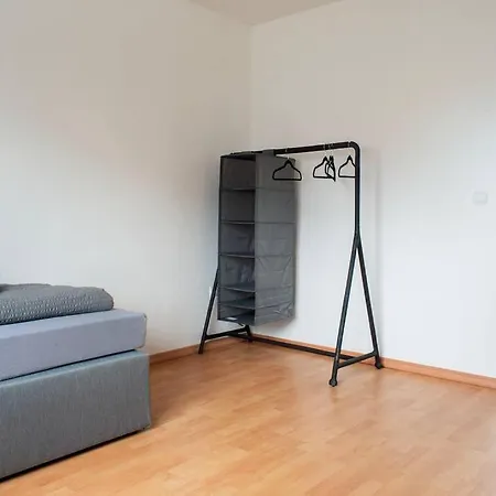 شقة Spacious Worker - 5 Bedrooms - 2 Bathrooms - 10 Single Beds *