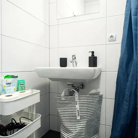 Spacious Worker - 5 Bedrooms - 2 Bathrooms - 10 Single Beds غروناو