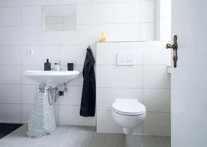 Modernes Grossraeumiges - Zwei Baeder